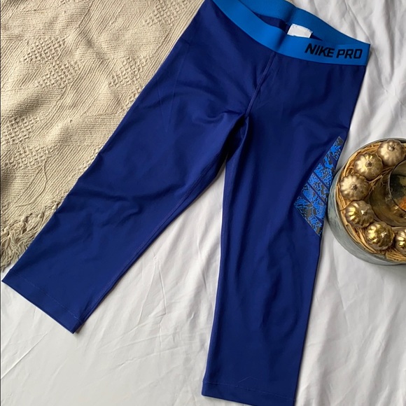 NWOT Nike Pro Capris - Picture 2 of 6